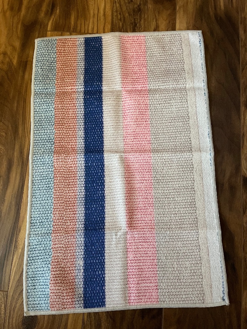 NWOT Manduka Yogitoes Skidless Hot Yoga Hand Towel – Striped
